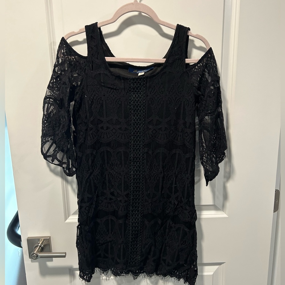 Black dress, open shoulder